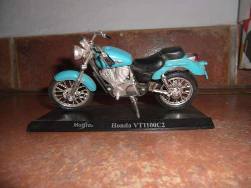 Maisto Honda VT1100C2 1:18